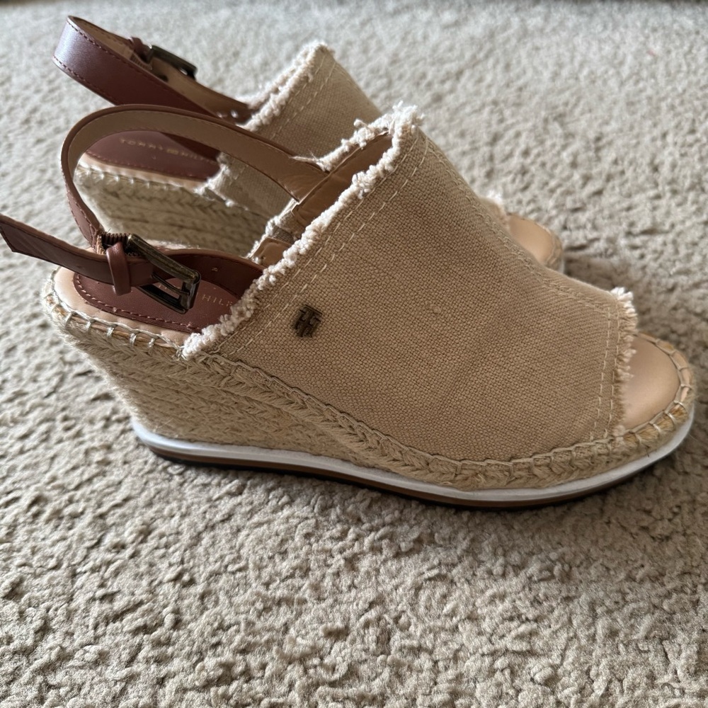 TOMMY HILFIGER size 7 1/2 M - Picture 11 of 13